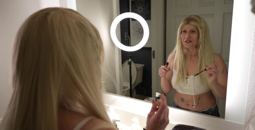 TabithaXXX: Mendengarkan Metallica dan memakai make-up