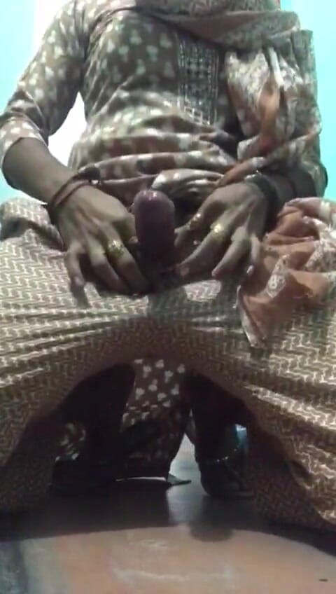 hornytrans: Crossdresser bailando y corriéndose