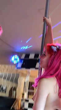 Noochka uwodzi Marie i Lety niesamowitą demonstracją tańca pole dance zakończyć się lesbijską trójką i tryskać!