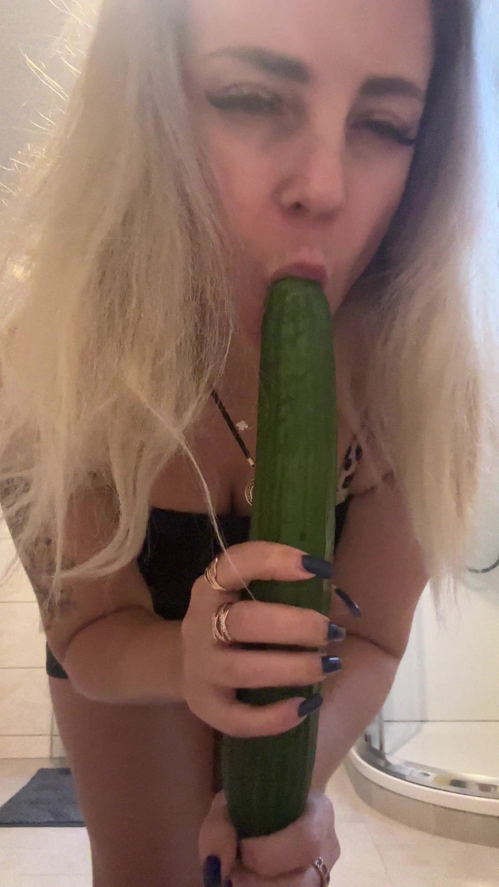 LarisaCum: Co chceš dělat s mým zadkem?