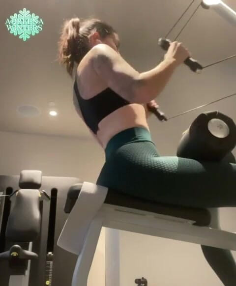 Adreena Winters: 随着我越来越强壮，你们贝塔婊子们越来越弱！