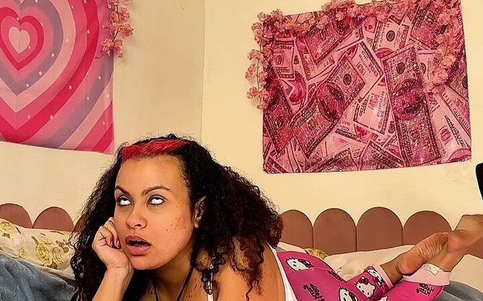 Cutiepiie Chubby: Femeie latino cu forme se pârțâie în pijamale drăguțe