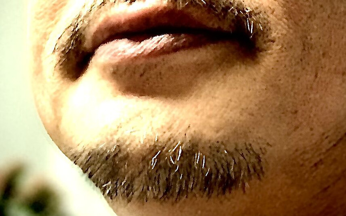 Beartriper: Masturbující video pohledné Asiatky