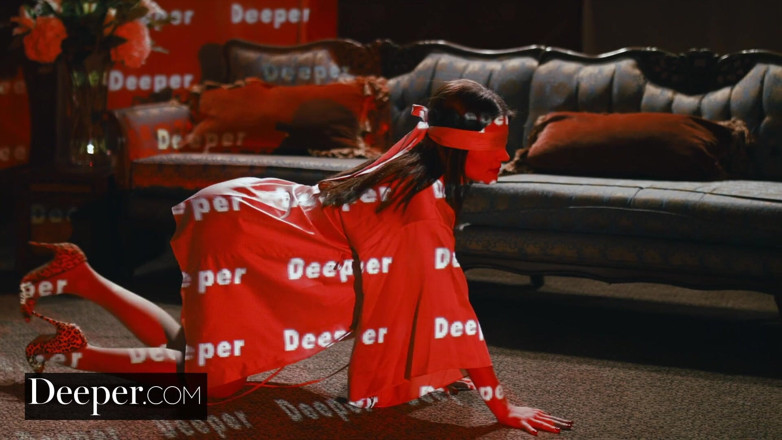 Deeper: 깊은. Adria Rae는 독서할 준비가 된 오픈북입니다.