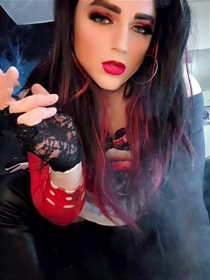 andreabunni: Drea Smokes