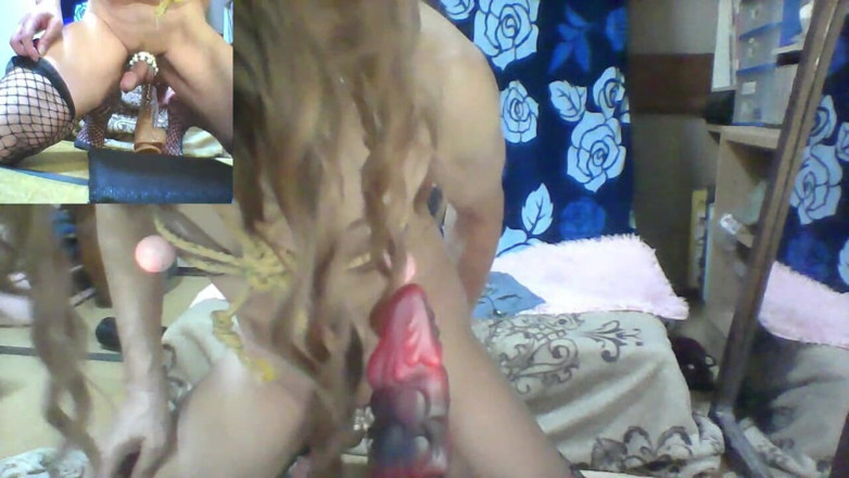 anakanakami: Ejaculating While Holding the Bright Red Daildo in Her Mouth