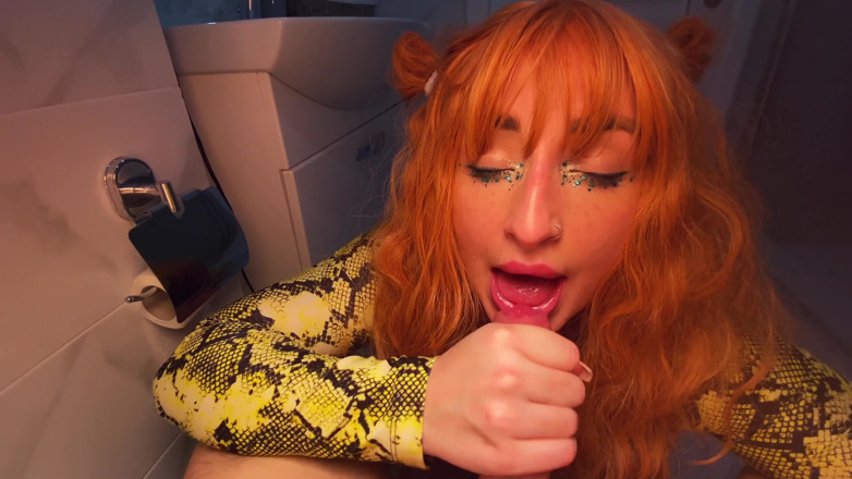 Edita Fantasy: Redhead bitch coats rubber dick together with a big dick...