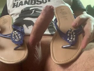 Curt's shoefucking adventures: Blue smelly thong sandal fucked