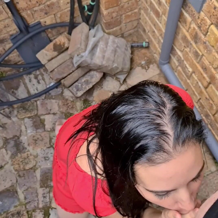 domslutfucker: 青少年ally嘴撒尿和吮吸鸡巴，第一人称视角