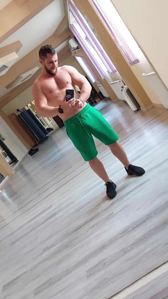 Michael Ragnar: Svlečená po tělocvičně