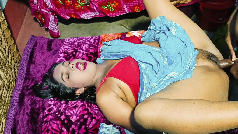 Anal girl: Indická manželka šuká svého zetě v koupelně