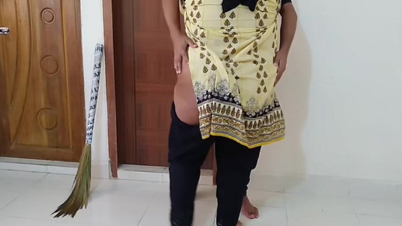 Aria Mia: 내 방을 청소하는 팬자비 핫한 메이드 오늘 집에 없는 마누라 때문에 후장 섹스를 해주네