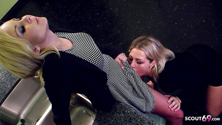 Full porn collection: Blond kinky lesbiska tonåringar Aaliyah och Zoey har en het...