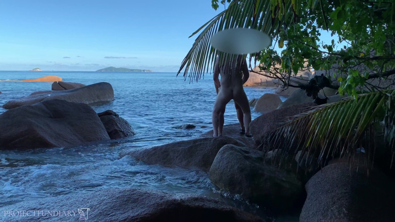 Projectsexdiary: Catching nude couple -sex on beach