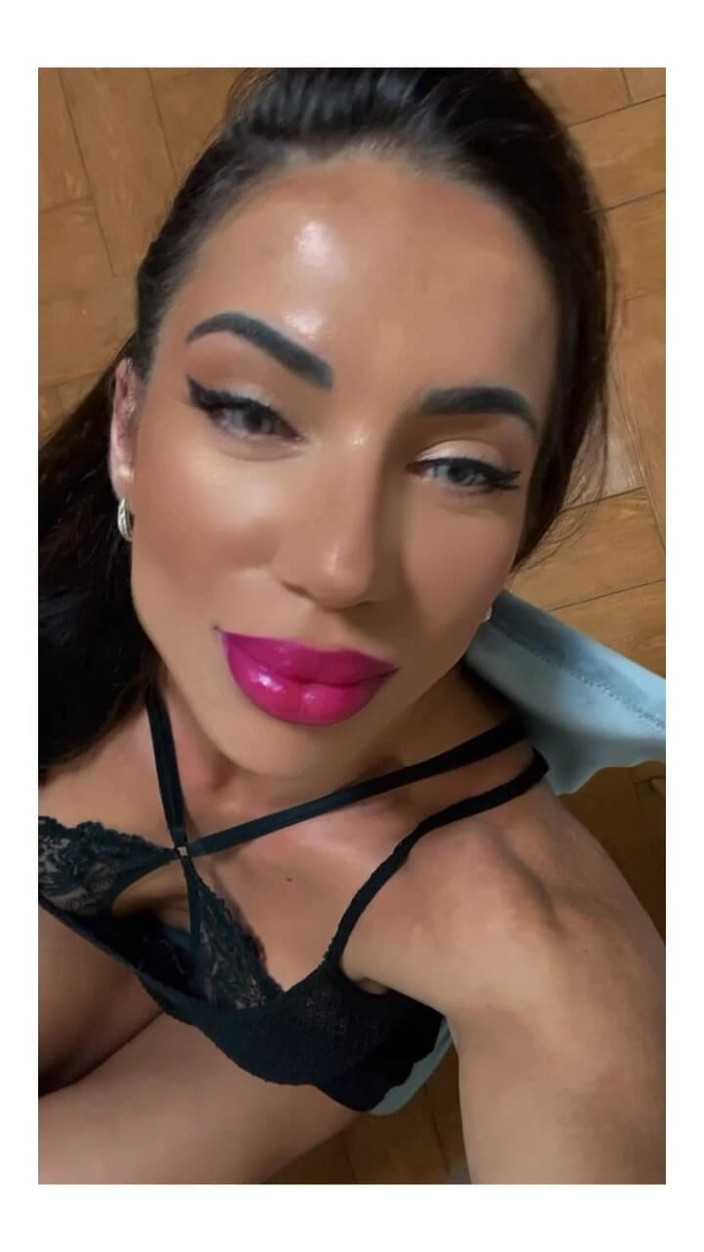 Alesyamuscledoll: マッスルガールはハイヒールが大好き