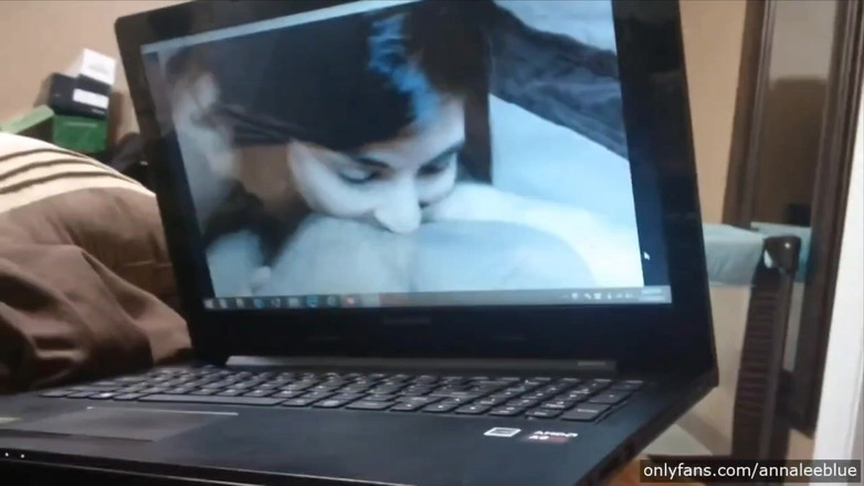 Annalee Blue: Аматорська дружина смокче і смикає член, дивлячись її домашнє порно