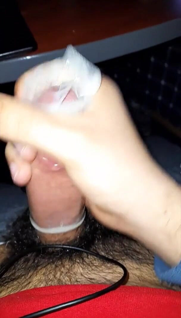 Anonihotch: Masturbación con condones