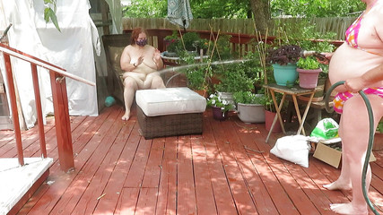 BBW nurse Vicki adventures with friends: Su hortumu eğlence zamanı iri güzel kadın hemşire Vickib looper'ın...