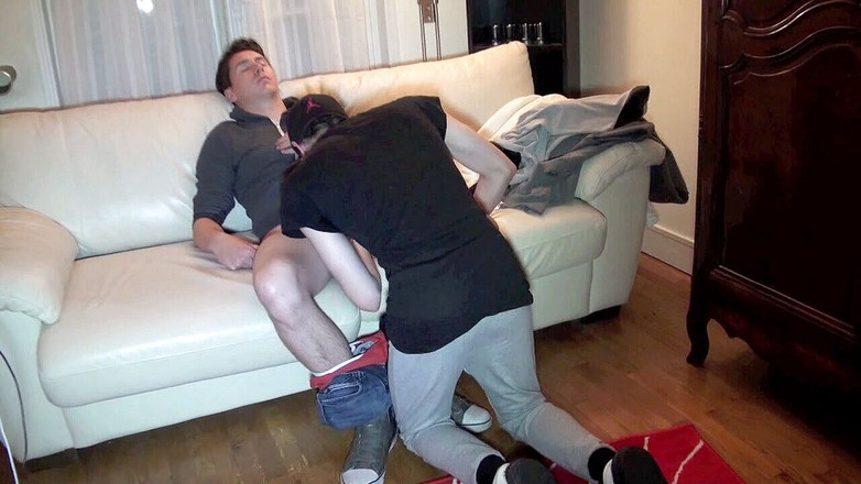 French Twinks Amator videos: 흑인 대물 자지에게 따먹히는 18세 소녀