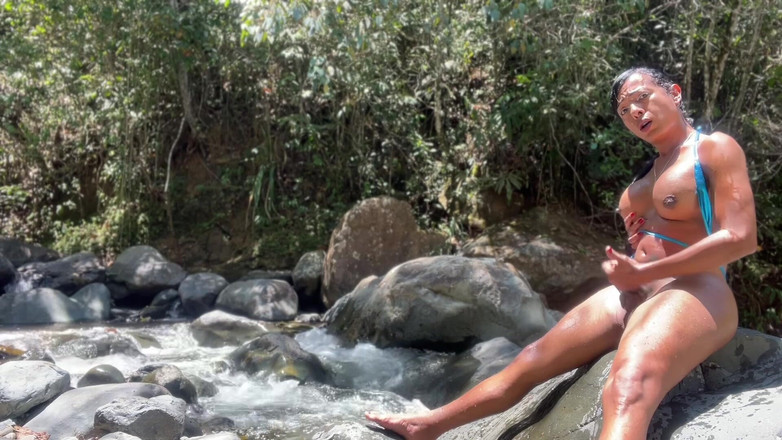 Brunettehotts: Guarda Cosa ho fatto nel fiume