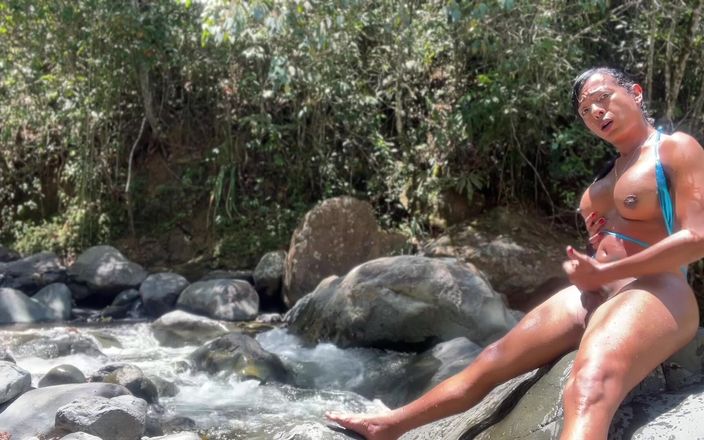 Brunettehotts: Lihat apa yang aku lakukan di sungai