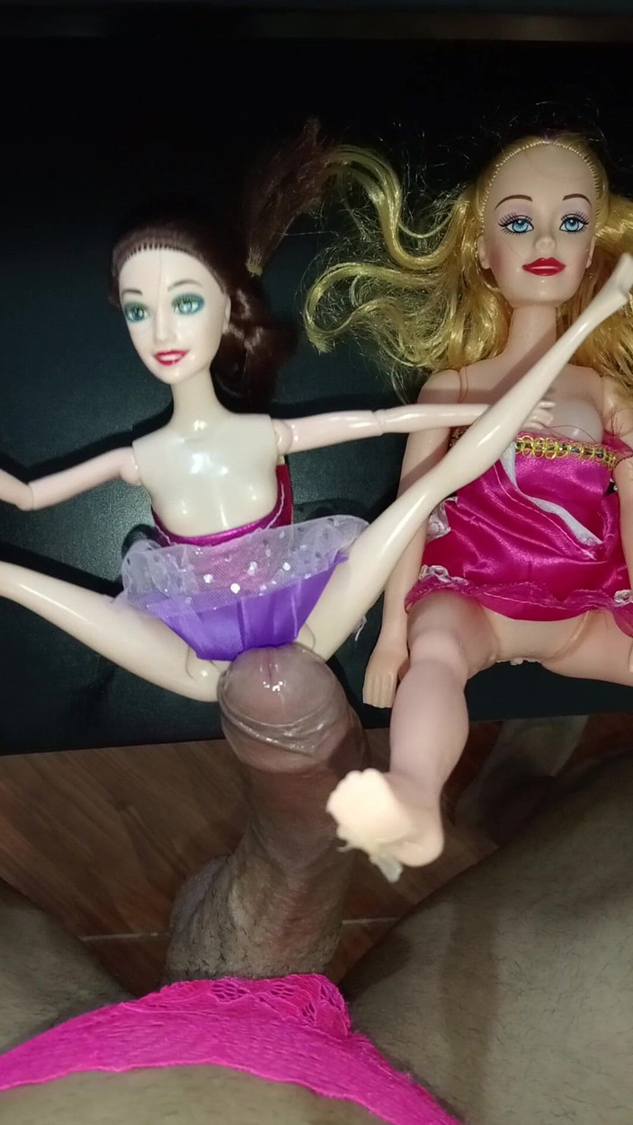 Rey rey: Lily和riley热辣顺从的女同性恋者操我的鸡巴，粗暴又快，粗暴性爱e周末