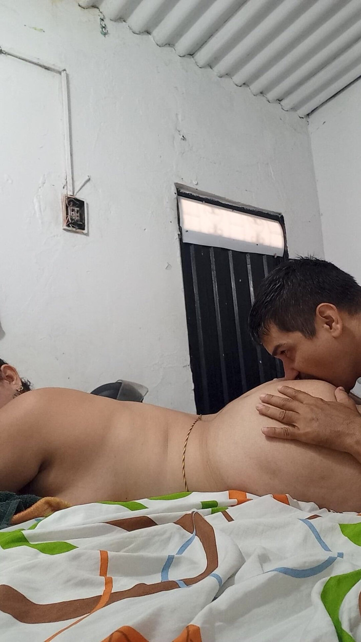 Valkyrieandluigy: Tvář rozkošné manželky kouří hluboko do krku