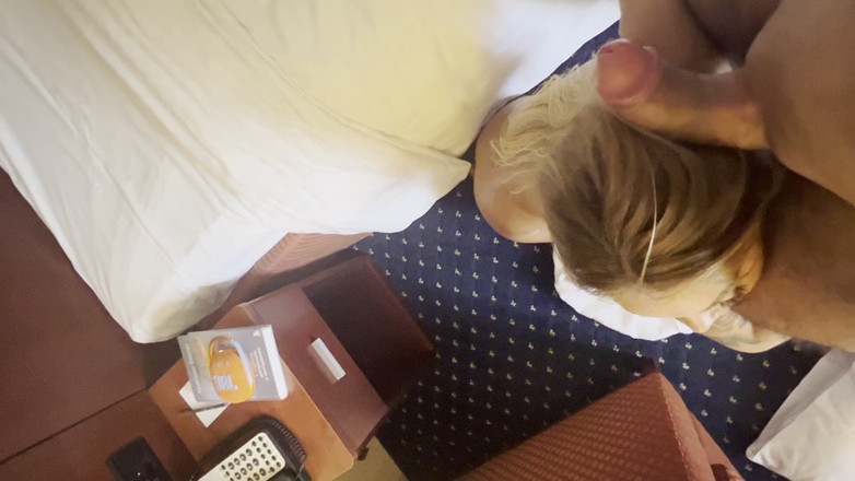 Monika Fox: Děvka Monika Fox tvrdě šuká do análu a vaginál s velkým...