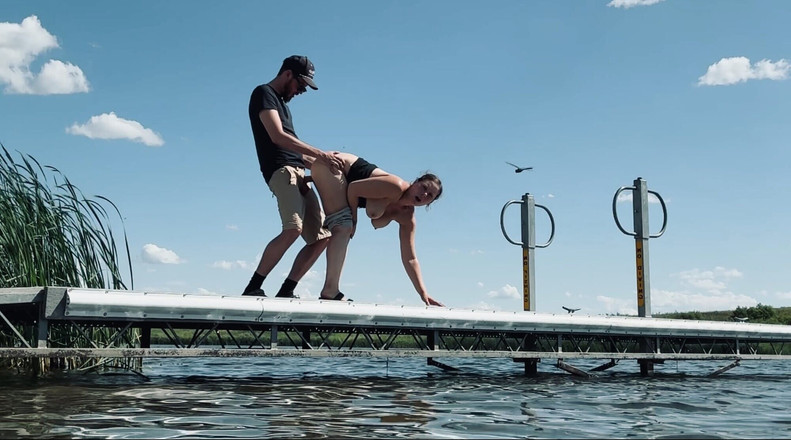 Mya Lane: Sex på sjön för alla att se!