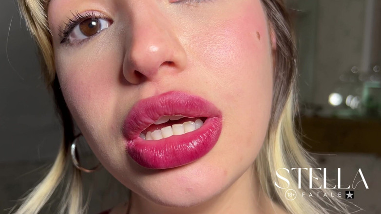 Stellafatale: Raspberry - Lip Trembling Red Lipstick - Slow Motion