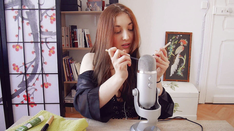 Madelaine_Rousset: Erotyczne ASMR - Obudź się ze mną