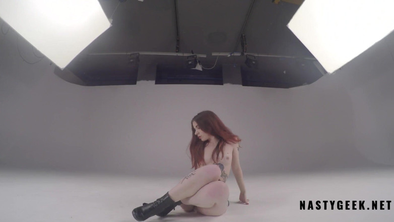 PurefilmsTv: Miriam nữ phục vụ hứng tình cởi đồ trước webcam