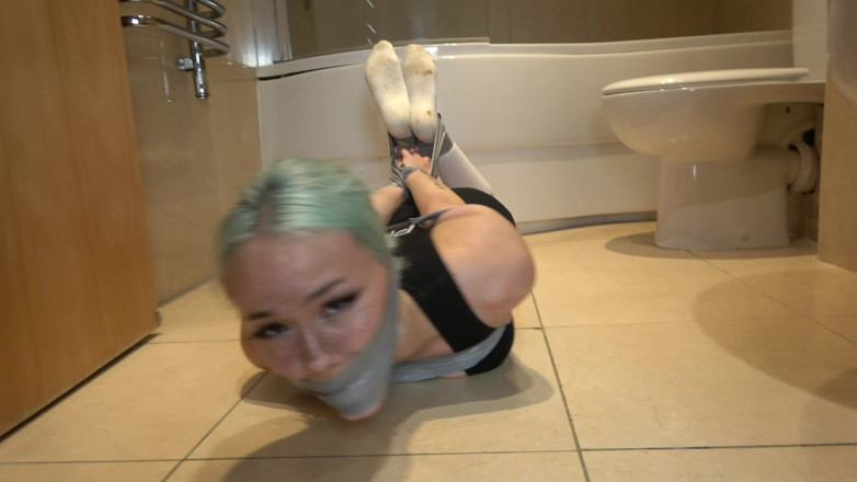 Latina Fetish: Lilly in: Ela foi gravada, tape wrap amordaçada e interrogada! 