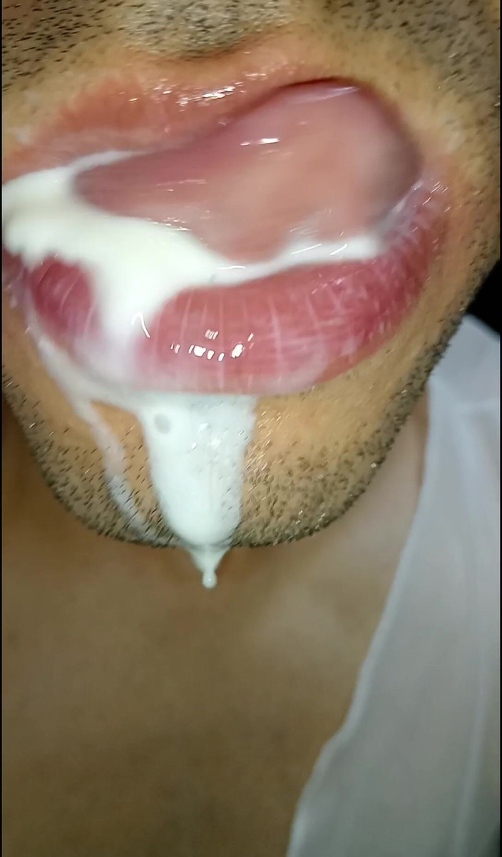 Rey rey: Langue longue, langue, je veux du sperme dans ma bouche,...