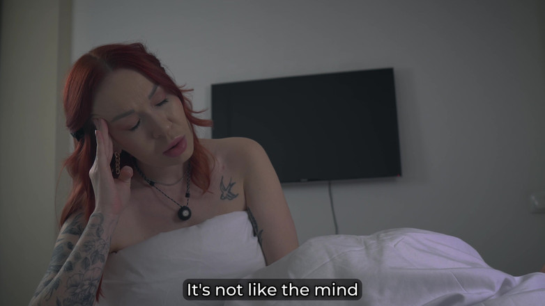 Toma Mur: 새 해 전날 공동 침대에서 처녀 의붓여친을 따먹어!