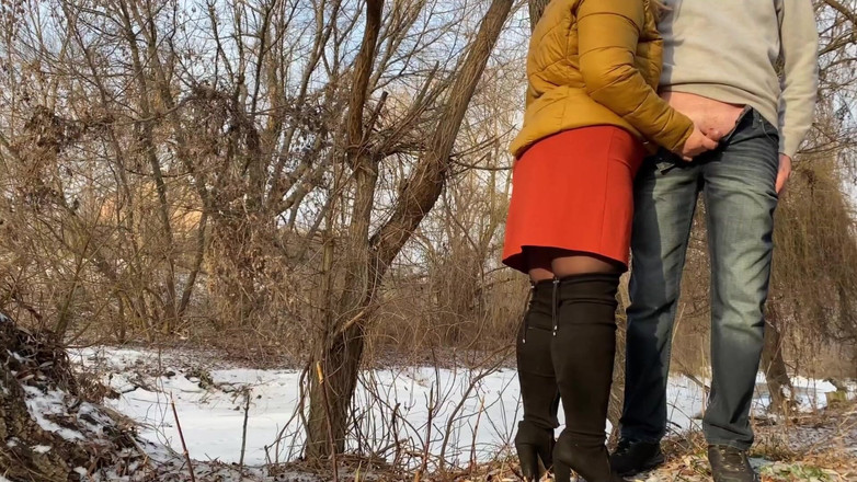 OurFetishLife: Mẹ chồng hãy đi tiểu cho tôi và giúp tôi