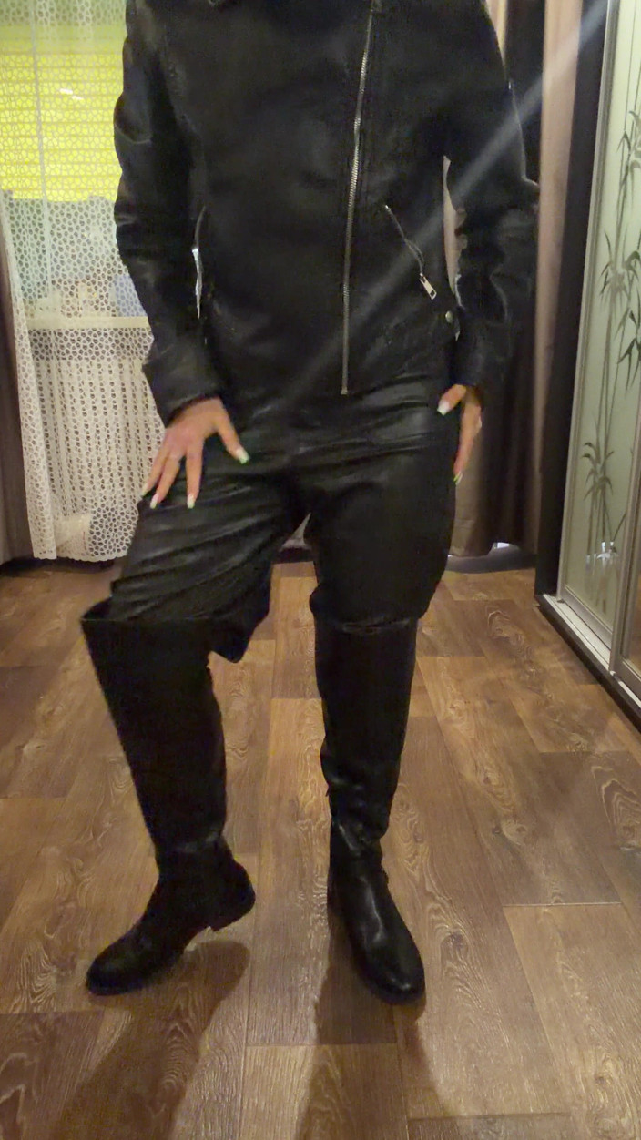 LarisaCum: I Take off My Shoes and Play with Them, Sniff...