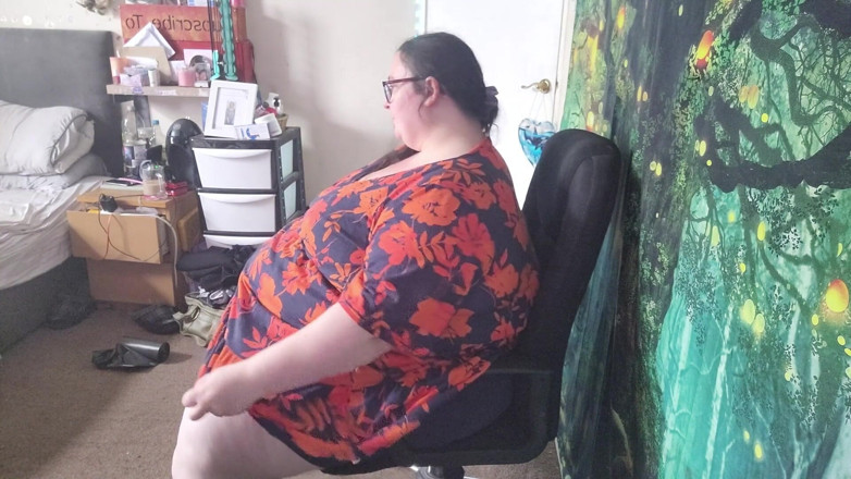SSBBWLadyBrads: Tubuh bahenol cewek super semok ini dientot habis-habisan sama 2 cowok...