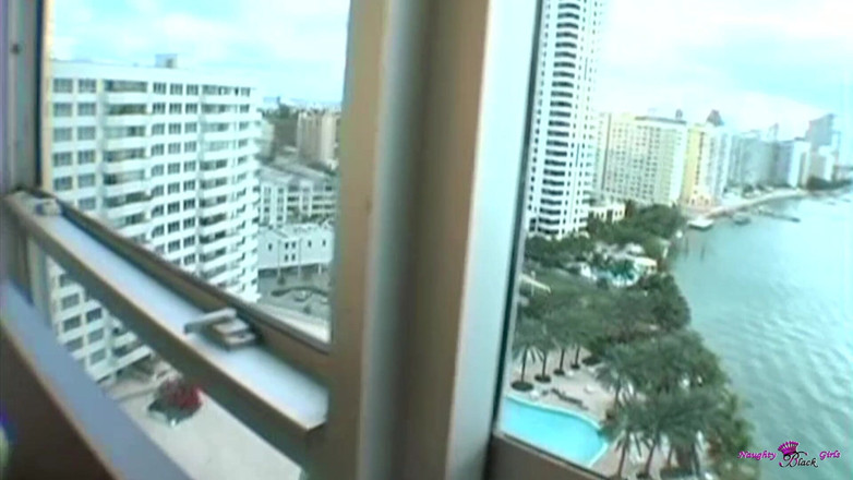 Naughty Black Girls: David en Gena bedrijven wat hartstochtelijke liefde terwijl ze op...