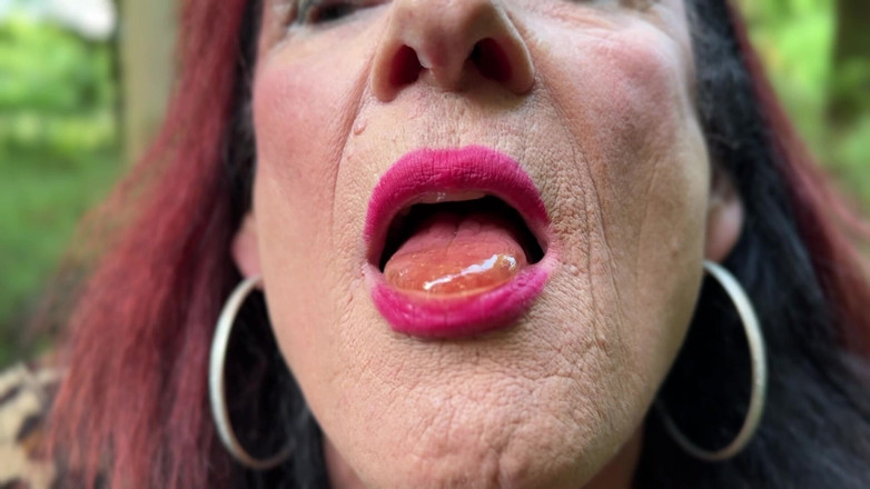 NaomiPerv: Em yêu, em đã tạo ra một mớ hỗn độn