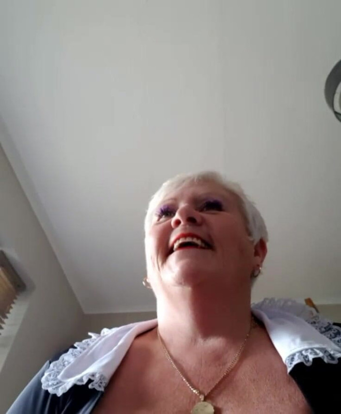 Uk Joolz: बाहर नग्न जाना!