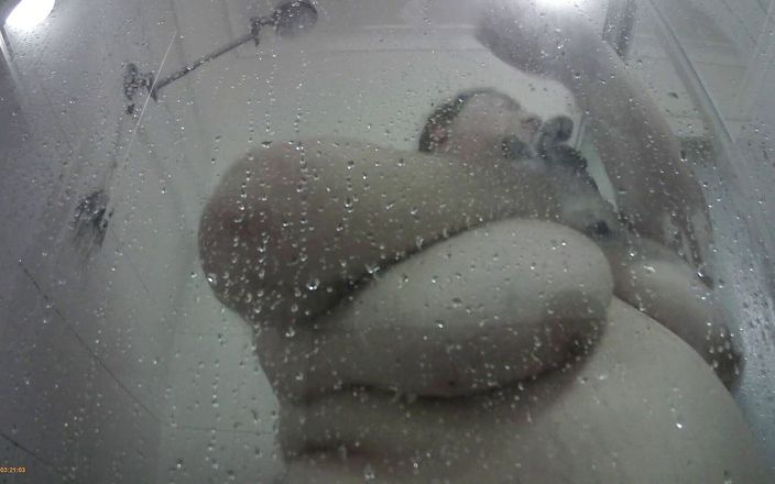 LaLa Delilah Debauchery: Wet BBW shower