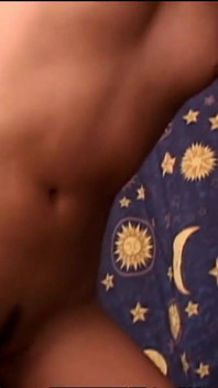 Küçük Asyalı kaltak sert sikiliyor