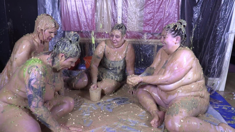 Gunked up girls: Cheyeene, Skyler, Hannah & Roxy covered in mushy peas & beans