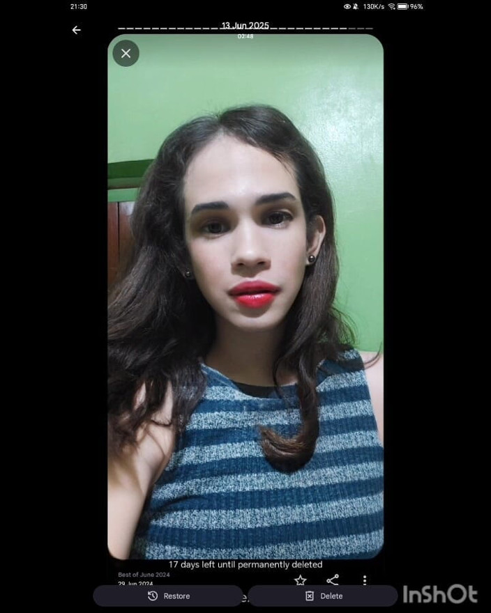 Ivykinky69: Wajah karl like dientot sambil kencing
