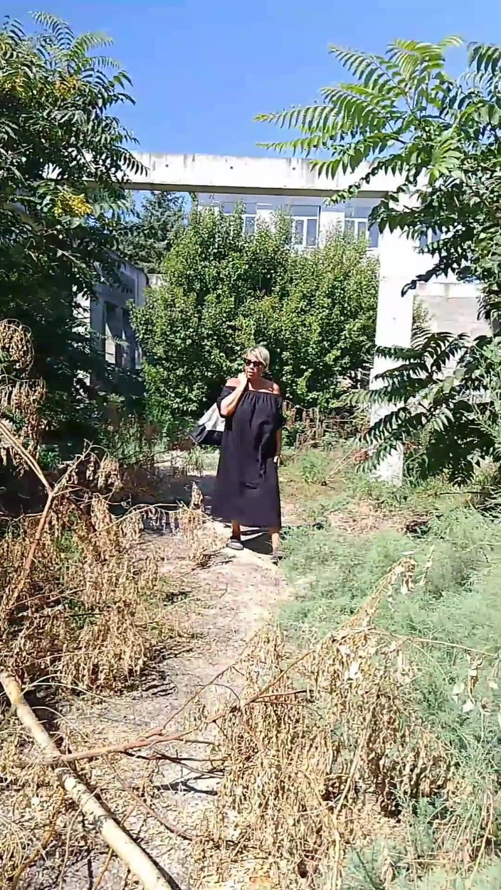 Crazyfamily 1970: 一个陌生人在公园里观看我自慰，然后带我去建筑工地操我