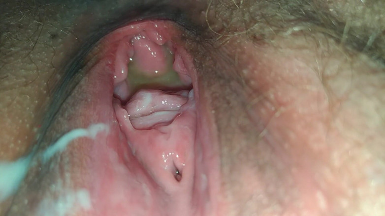 LizAngel: Playing with my pussy and tit