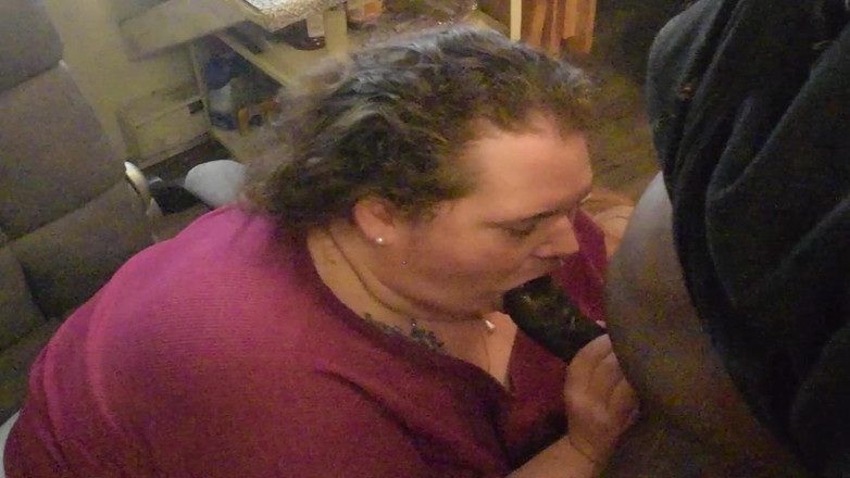 TrotzillaTheGod: Calineeds को लंड से भरा चेहरा मिलता है और वह झुक जाती है