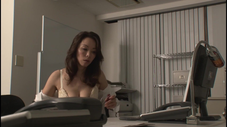 H-Eagle: Milf trabajadoras señoras de oficina con hermosas piernas y enormes...