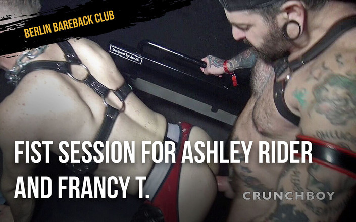 BERLIN BAREBACK CLUB: Fistsession för Ashley Rider och Francy T.